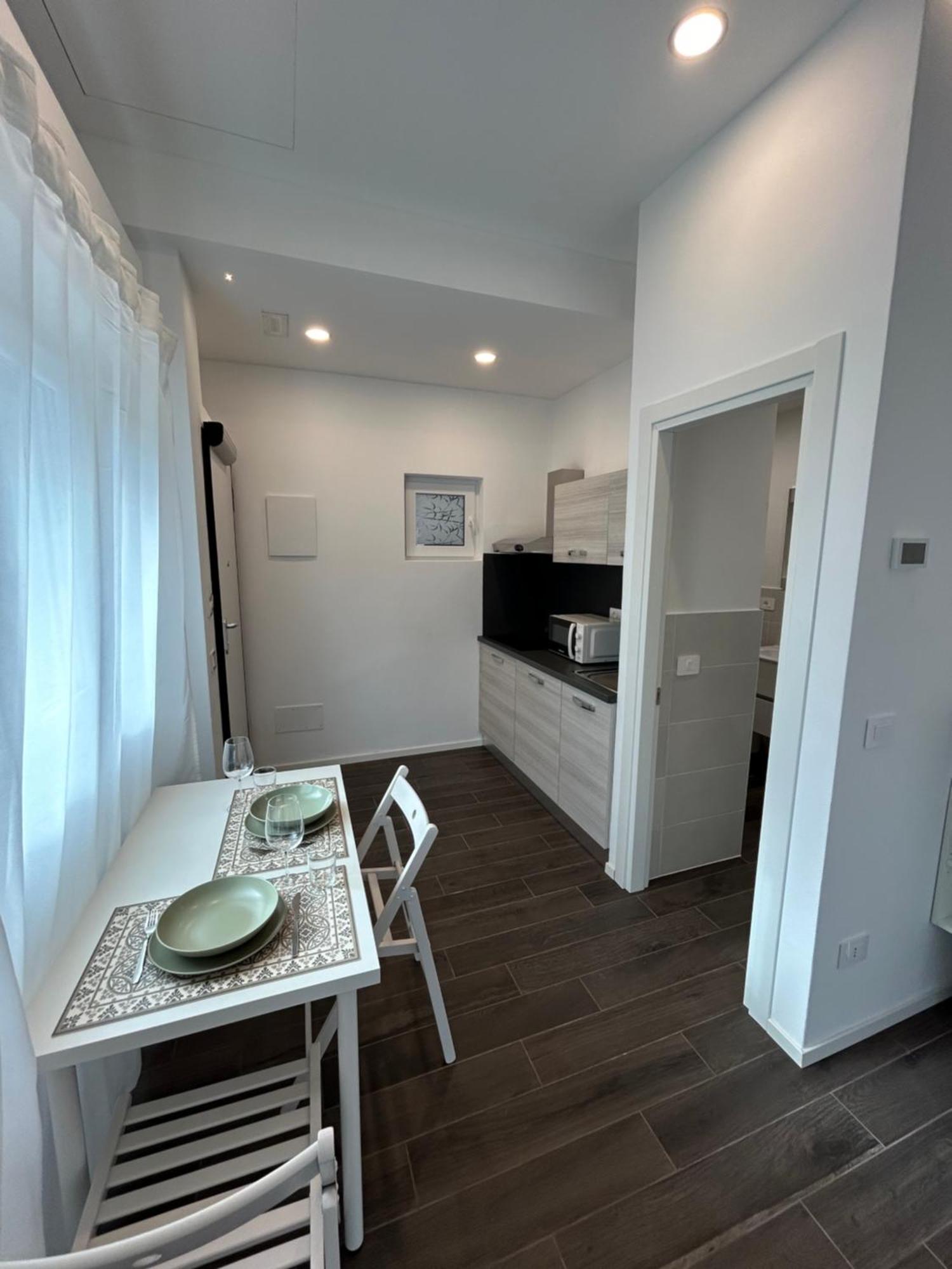 Lake Home Apartments Lipomo Екстер'єр фото